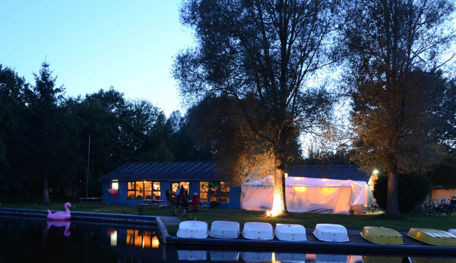 Zeilhuis waar de leden in het weekend gezellig wat kunnen eten en drinken
